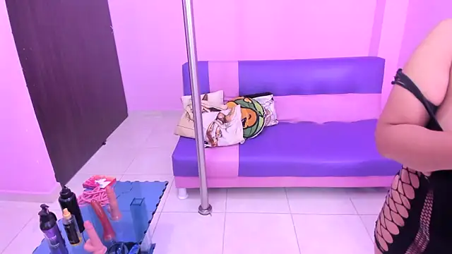 mature dirty squirt online show from 03-10-25, 12:48