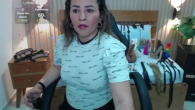 luciana ballesteros  online show from 11-13-25, 12:15