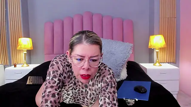 Snapshot of RamonaSimons chatting on 01-09-25, 08:01 RamonaSimons online show from 01-09-25, 08:01