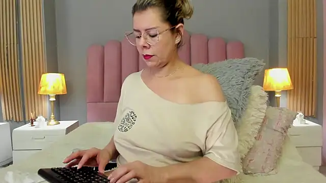 Snapshot of RamonaSimons chatting on 02-23-25, 06:01 RamonaSimons online show from 02-23-25, 06:01
