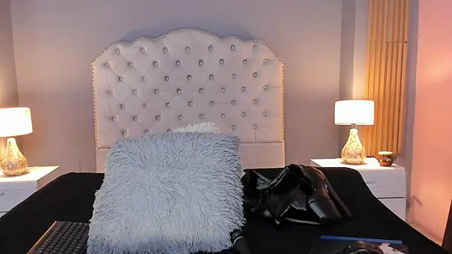 Snapshot of RamonaSimons chatting on 09-30-25, 08:25 RamonaSimons online show from 09-30-25, 08:25