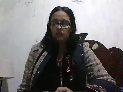 Samanthat33 online show from 12-30-24, 05:04