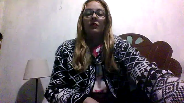 Samanthat33 online show from 11-17-25, 03:23