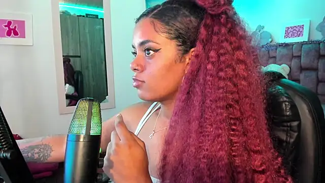 ladyrd1 online show from 12-18-24, 02:32