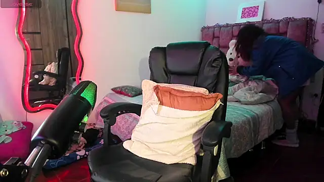 ladyrd1 online show from 01-10-25, 01:09