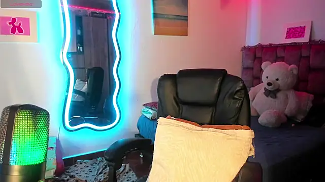 ladyrd1 online show from 01-12-25, 09:08