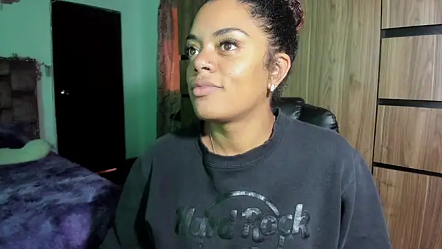 ladyrd1 online show from 04-13-26, 02:00