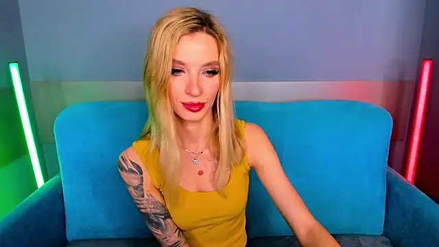 Snapshot of AlinaLovelyX chatting on 03-21-25, 01:13 AlinaLovelyX online show from 03-21-25, 01:13