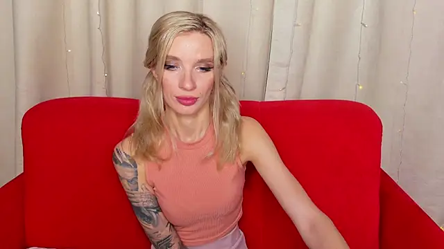 Snapshot of AlinaLovelyX chatting on 09-26-25, 01:20 AlinaLovelyX online show from 09-26-25, 01:20