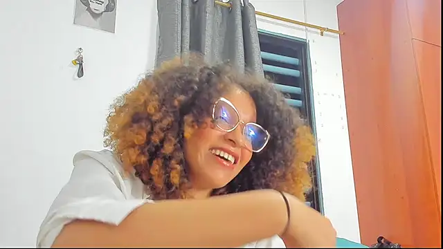 Snapshot of Ada_gales_ chatting on 10-30-25, 03:41 Ada gales  online show from 10-30-25, 03:41