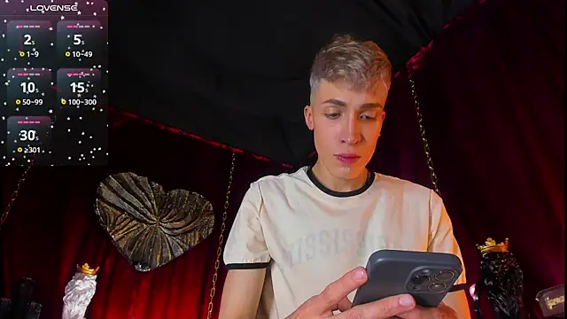 Snapshot of Angel_Snowhotxxx chatting on 02-16-25, 06:32 Angel Snowhotxxx online show from 02-16-25, 06:32