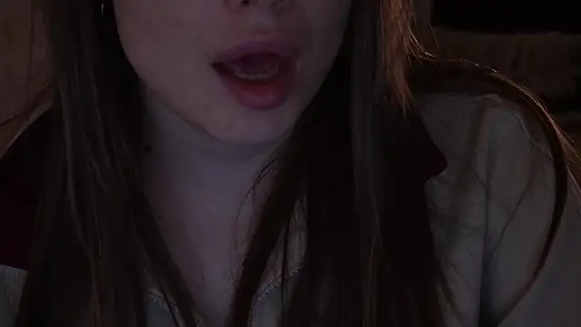 Snapshot of IceDanielles chatting on 12-21-25, 01:40 IceDanielles online show from 12-21-25, 01:40