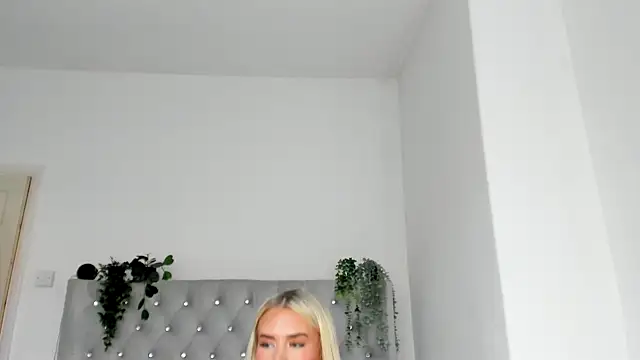 Snapshot of Alexia-Lee chatting on 01-18-25, 03:16 Alexia-Lee online show from 01-18-25, 03:16