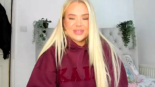 Snapshot of Alexia-Lee chatting on 02-07-25, 10:40 Alexia-Lee online show from 02-07-25, 10:40