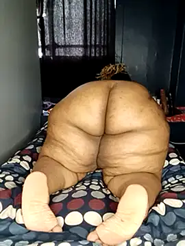 Snapshot of fatafricanqueen chatting on 01-05-25, 01:15 fatafricanqueen online show from 01-05-25, 01:15