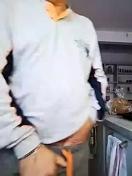 Snapshot of MATTIS11 chatting on 12-31-24, 08:15 MATTIS11 online show from 12-31-24, 08:15