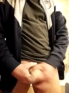 Snapshot of MATTIS11 chatting on 02-17-25, 09:35 MATTIS11 online show from 02-17-25, 09:35