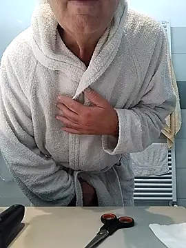 Snapshot of MATTIS11 chatting on 11-20-25, 08:36 MATTIS11 online show from 11-20-25, 08:36