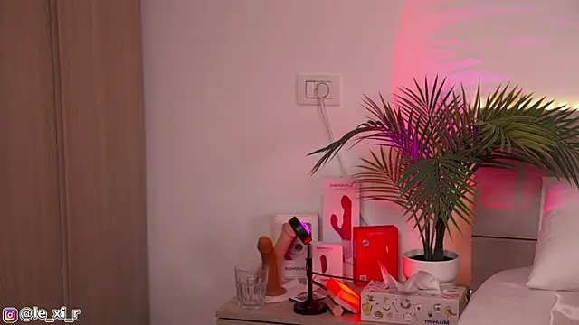 Lexi Reed online show from 10-21-25, 02:07