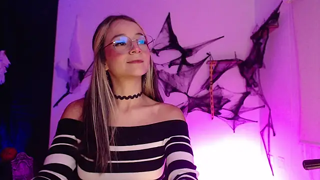 Snapshot of penny_sweett_ chatting on 10-30-25, 11:38 penny sweett online show from 10-30-25, 11:38