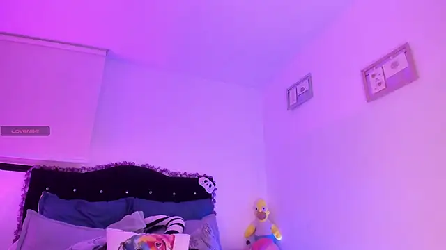 Snapshot of penny_sweett_ chatting on 03-17-26, 11:52 penny sweett online show from 03-17-26, 11:52