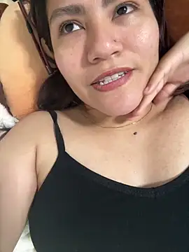 Snapshot of ZUCAAT chatting on 02-22-26, 11:03 ZUCAAT online show from 02-22-26, 11:03