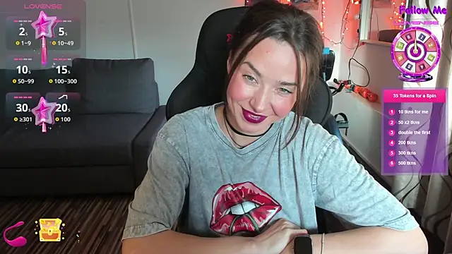 Snapshot of PlayfulGoddess chatting on 11-25-25, 01:11 PlayfulGoddess online show from 11-25-25, 01:11