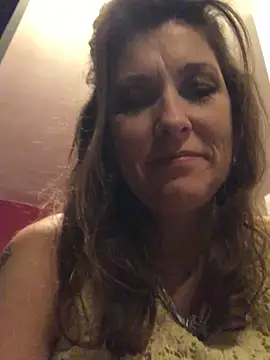 Snapshot of Lwhite1 chatting on 12-25-24, 12:27 Lwhite1 online show from 12-25-24, 12:27