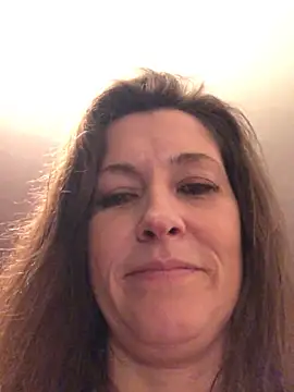 Snapshot of Lwhite1 chatting on 12-31-24, 12:32 Lwhite1 online show from 12-31-24, 12:32