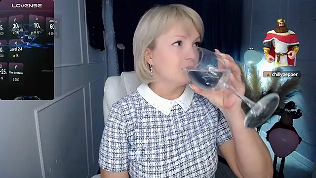 Snapshot of Juarnea chatting on 02-19-25, 05:06 Juarnea online show from 02-19-25, 05:06