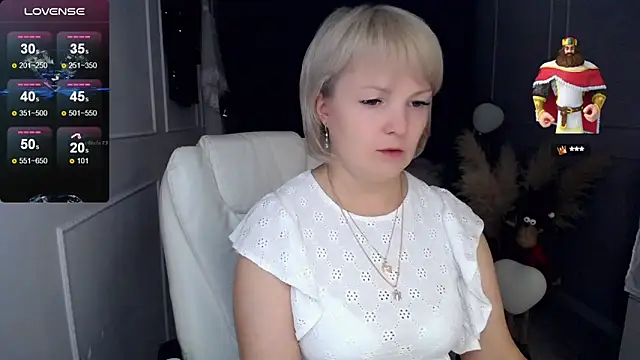 Snapshot of Juarnea chatting on 03-18-25, 02:26 Juarnea online show from 03-18-25, 02:26