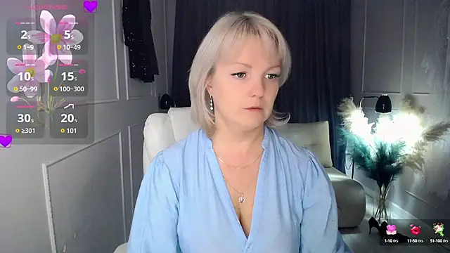 Snapshot of Juarnea chatting on 10-16-25, 11:00 Juarnea online show from 10-16-25, 11:00