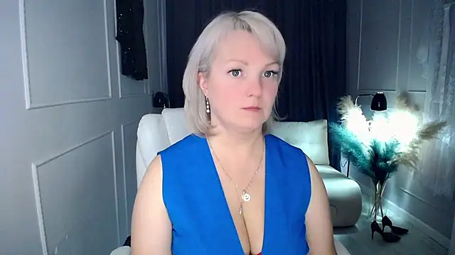 Snapshot of Juarnea chatting on 11-12-25, 08:59 Juarnea online show from 11-12-25, 08:59