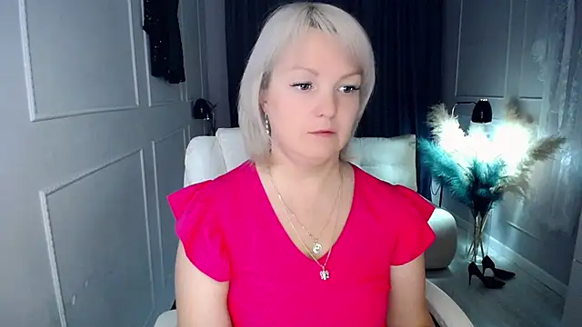 Snapshot of Juarnea chatting on 11-14-25, 06:34 Juarnea online show from 11-14-25, 06:34