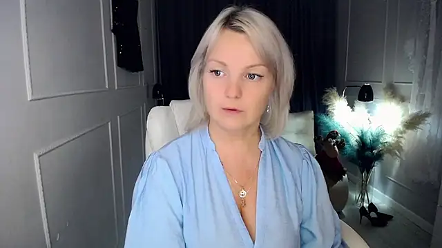 Snapshot of Juarnea chatting on 12-04-25, 05:32 Juarnea online show from 12-04-25, 05:32