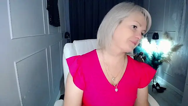 Snapshot of Juarnea chatting on 12-05-25, 07:39 Juarnea online show from 12-05-25, 07:39