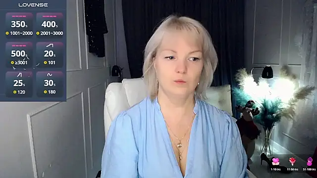 Snapshot of Juarnea chatting on 12-17-25, 09:48 Juarnea online show from 12-17-25, 09:48