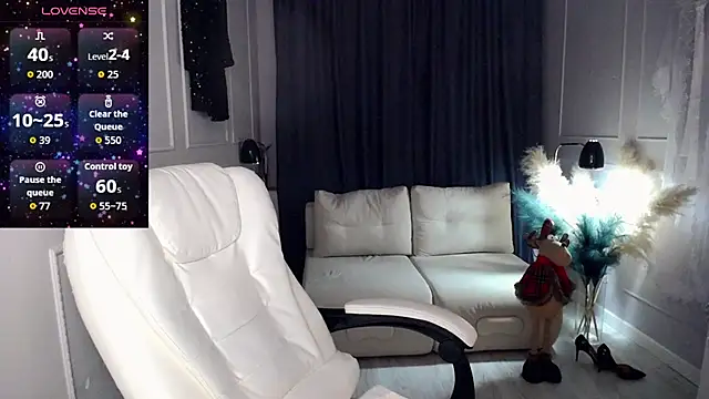 Snapshot of Juarnea chatting on 12-20-25, 11:17 Juarnea online show from 12-20-25, 11:17