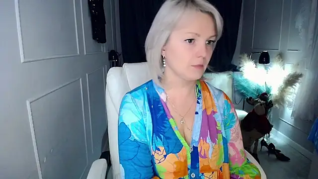 Snapshot of Juarnea chatting on 01-12-26, 01:27 Juarnea online show from 01-12-26, 01:27