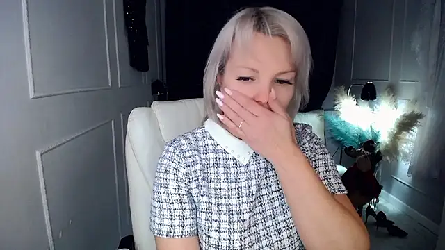 Snapshot of Juarnea chatting on 01-16-26, 02:32 Juarnea online show from 01-16-26, 02:32