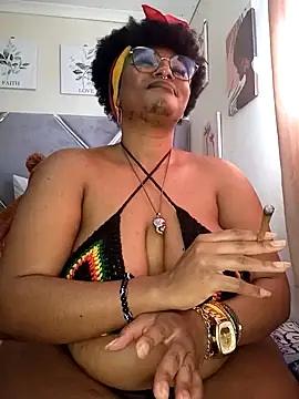 Snapshot of CocoBootyyy chatting on 09-18-25, 08:27 CocoBootyyy online show from 09-18-25, 08:27