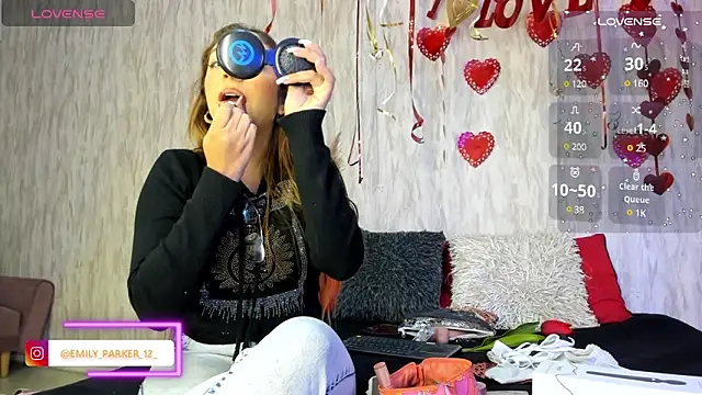 Snapshot of emily_parkerr chatting on 02-13-25, 01:59 emily parkerr online show from 02-13-25, 01:59