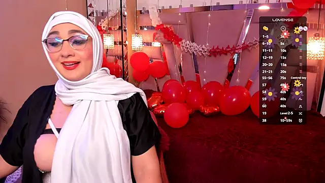 Snapshot of HijabiMilf chatting on 02-12-25, 01:48 HijabiMilf online show from 02-12-25, 01:48
