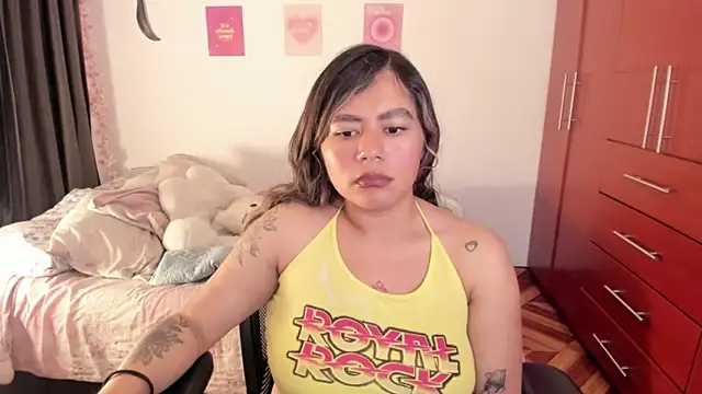 StephaniFox online show from 11-18-25, 01:22