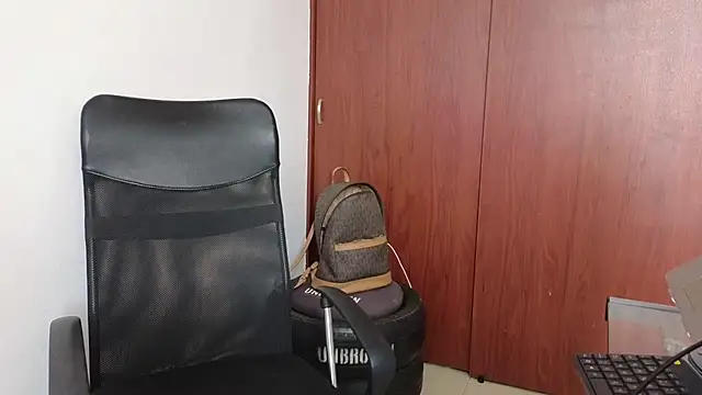 Snapshot of Dj_scarlettmorreti chatting on 01-26-25, 03:14 Dj scarlettmorreti online show from 01-26-25, 03:14