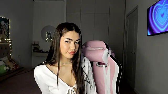 Snapshot of Shineel chatting on 01-13-26, 02:50 Shineel online show from 01-13-26, 02:50