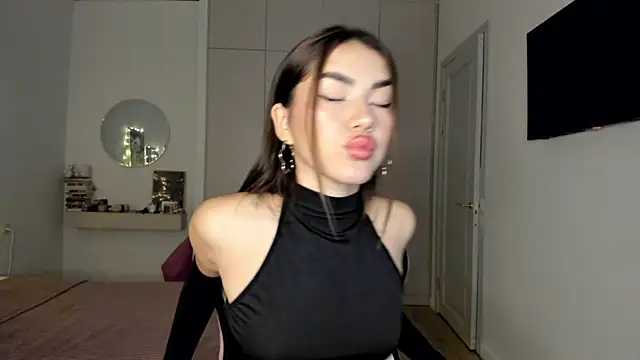 Snapshot of Shineel chatting on 01-15-26, 02:27 Shineel online show from 01-15-26, 02:27