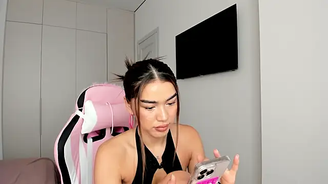 Snapshot of Shineel chatting on 02-09-26, 05:22 Shineel online show from 02-09-26, 05:22