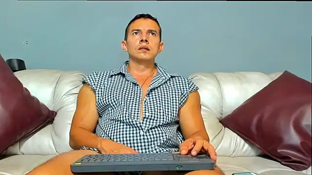 derekk frostt online show from 05-24-26, 03:44