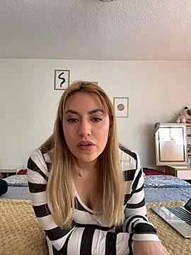 Snapshot of Alexxabootty chatting on 11-06-25, 07:15 Alexxabootty online show from 11-06-25, 07:15